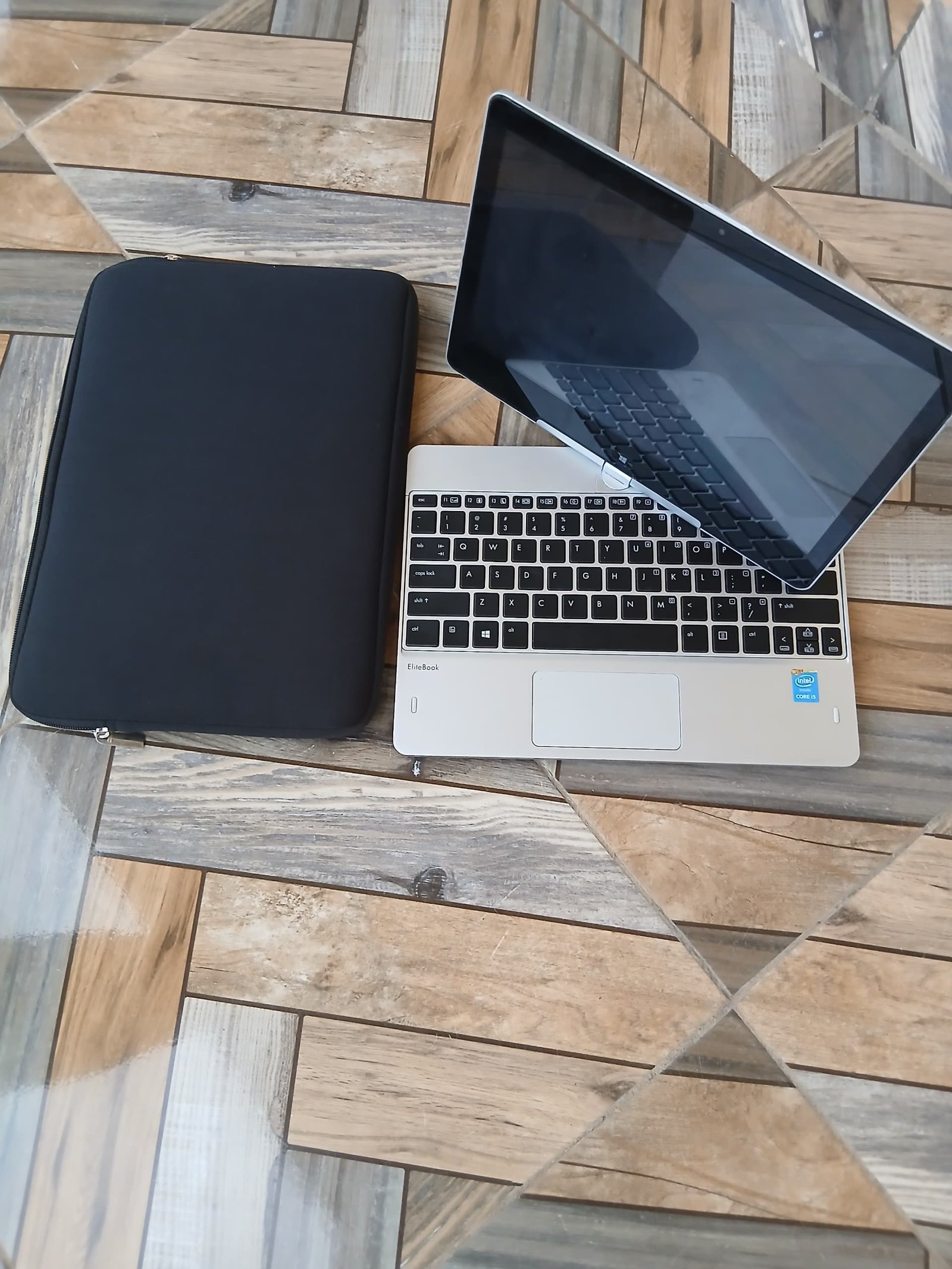 Hp core i5  rotatif tactile 